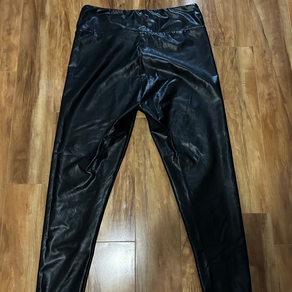 Fleece lined pleather pants - Picture 1 of 2